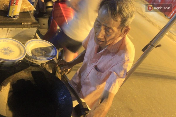 Chuyện đời xót xa của cụ ông 80 tuổi mưu sinh bên xe hủ tiếu ở Sài Gòn - Ảnh 3.