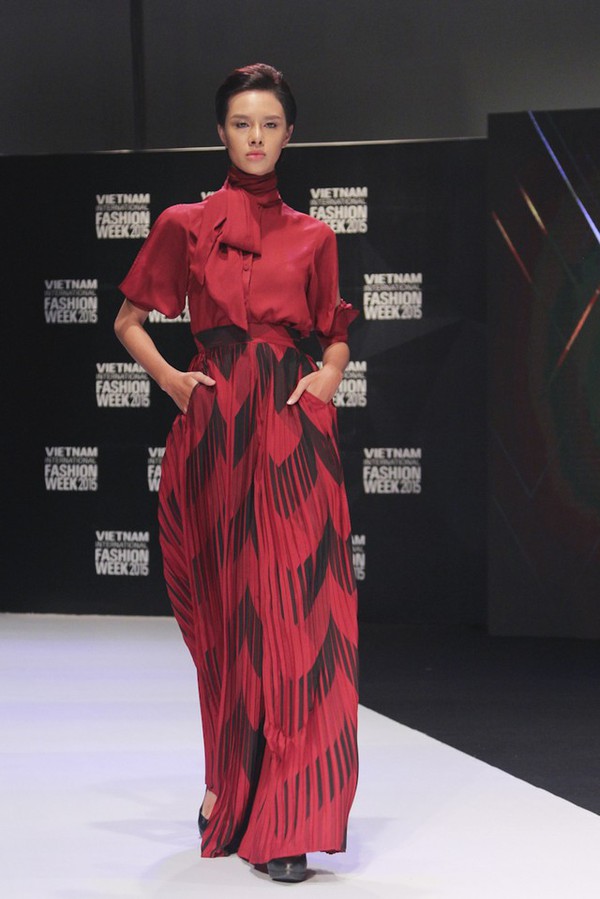 Mẫu nữ từ VNTM 2012 bỗng lột xác, xuất hiện tại Milan Fashion Week - Ảnh 13.