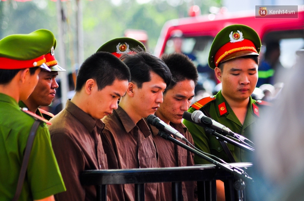 Hoãn xử phúc th&acirc;̉m vụ thảm s&aacute;t ở Bình Phước vì bị cáo Ti&ecirc;́n kh&ocirc;ng đ&ocirc;̀ng ý lu&acirc;̣t sư chỉ định - Ảnh 1.