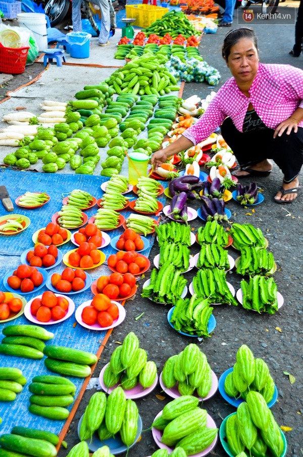Độc đáo khu chợ bán thực phẩm đồng giá 5.000 đồng/ đĩa ở Sài Gòn - Ảnh 4.