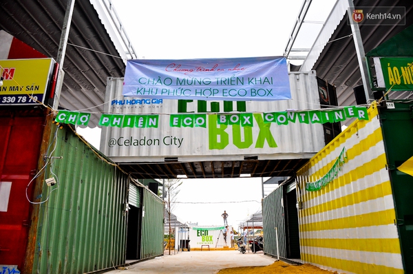 Độc đáo khu chợ làm bằng thùng container mới toanh giữa lòng Sài Gòn - Ảnh 2.