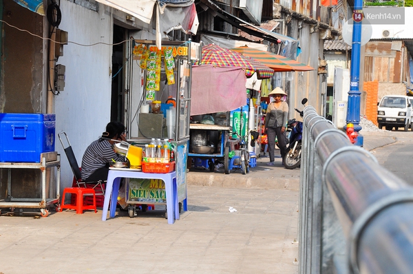 Người Sài Gòn thích thú khi vỉa hè được lắp dải ph&acirc;n cách dành ri&ecirc;ng cho người đi b&ocirc;̣ - Ảnh 7.