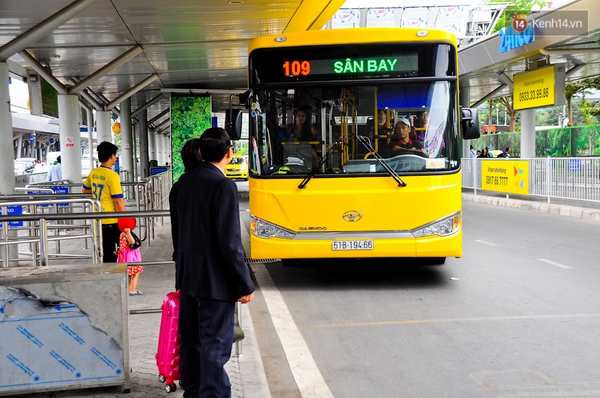 Trải nghiệm tuyến xe buýt 5 sao đầu tiên từ sân bay Tân Sơn Nhất vào trung tâm Sài Gòn - Ảnh 4.