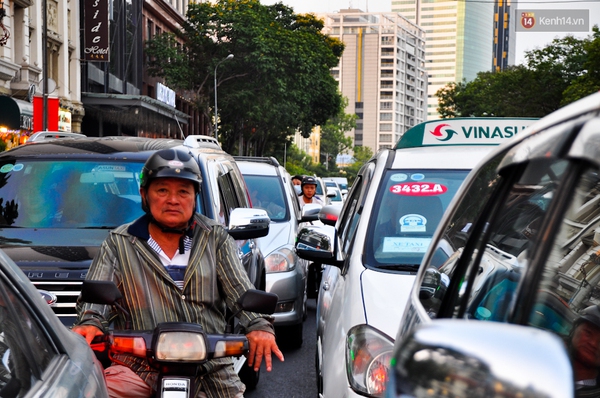 TP. HCM: Hàng trăm người mệt mỏi ngủ la liệt ở bến xe những ngày giáp Tết - Ảnh 5.