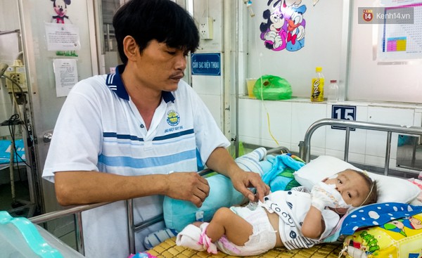 Đằng sau h&igrave;nh ảnh g&acirc;y sốc về em b&eacute; tim thủng lỗ trong BV Nhi đồng 1 - Ảnh 4.
