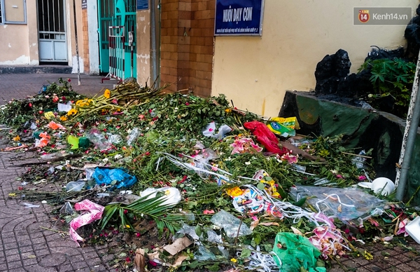 Hậu 8/3, hàng tấn hoa tươi chất thành núi rác ở Sài Gòn - Ảnh 5.