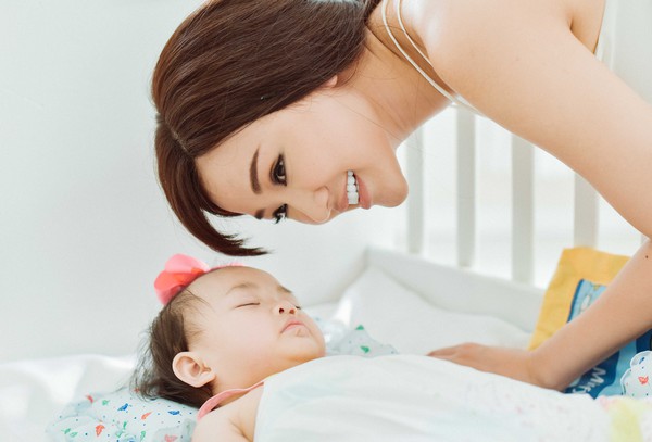 Maya bật kh&oacute;c trong MV h&aacute;t tặng con g&aacute;i - Ảnh 9.