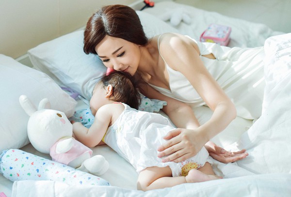 Maya bật kh&oacute;c trong MV h&aacute;t tặng con g&aacute;i - Ảnh 7.