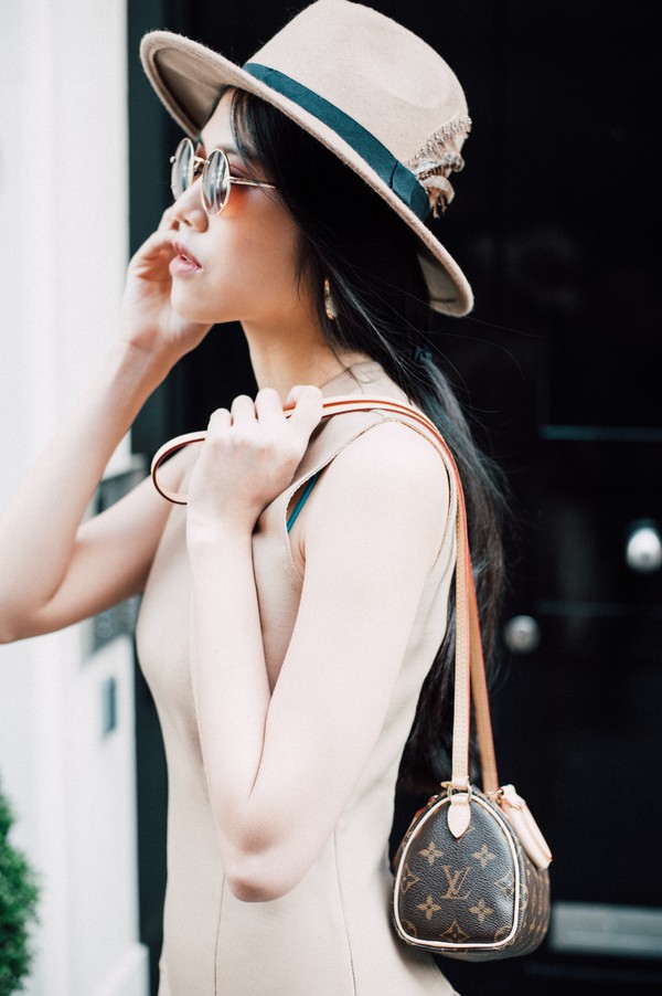 Si&ecirc;u mẫu Thu Hằng h&oacute;a qu&yacute; c&ocirc; đẹp ng&acirc;y ngất tr&ecirc;n đường phố London - Ảnh 6.