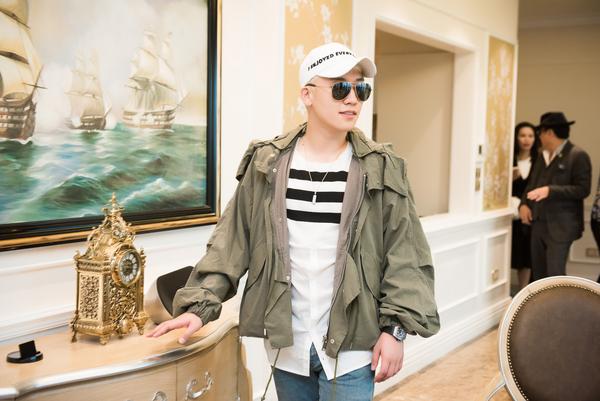Loạt ảnh: Đủ mọi biểu cảm của Seung Ri trong sự kiện trước khi rời H&agrave; Nội - Ảnh 10.