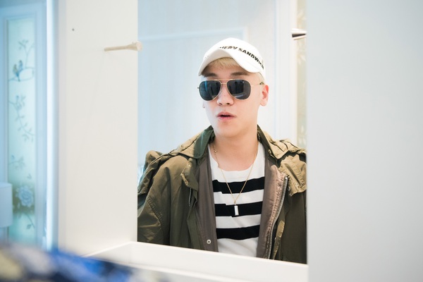 Loạt ảnh: Đủ mọi biểu cảm của Seung Ri trong sự kiện trước khi rời H&agrave; Nội - Ảnh 4.