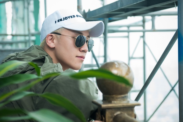 Loạt ảnh: Đủ mọi biểu cảm của Seung Ri trong sự kiện trước khi rời H&agrave; Nội - Ảnh 7.