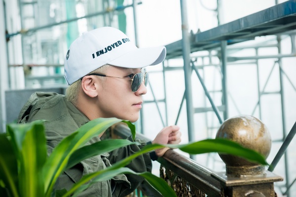 Loạt ảnh: Đủ mọi biểu cảm của Seung Ri trong sự kiện trước khi rời H&agrave; Nội - Ảnh 8.