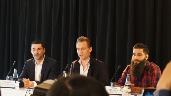 Tom Hiddleston hạnh ph&uacute;c v&igrave; cuối c&ugrave;ng cũng được đến Việt Nam - Ảnh 3.