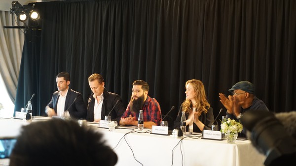 Tom Hiddleston hạnh ph&uacute;c v&igrave; cuối c&ugrave;ng cũng được đến Việt Nam - Ảnh 4.