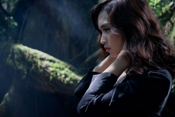 &Aacute;i Phương g&acirc;y hoang mang với h&igrave;nh ảnh ma qu&aacute;i trong MV - Ảnh 5.