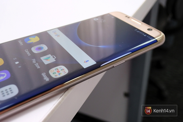 Mở hộp si&ecirc;u phẩm Galaxy S7 edge: qu&aacute; nhiều phụ kiện, n&ecirc;n bắt đầu bằng c&aacute;i g&igrave; đ&acirc;y? - Ảnh 3.