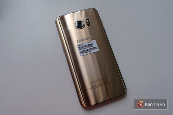 Mở hộp si&ecirc;u phẩm Galaxy S7 edge: qu&aacute; nhiều phụ kiện, n&ecirc;n bắt đầu bằng c&aacute;i g&igrave; đ&acirc;y? - Ảnh 4.