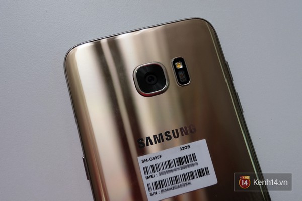 Mở hộp si&ecirc;u phẩm Galaxy S7 edge: qu&aacute; nhiều phụ kiện, n&ecirc;n bắt đầu bằng c&aacute;i g&igrave; đ&acirc;y? - Ảnh 12.