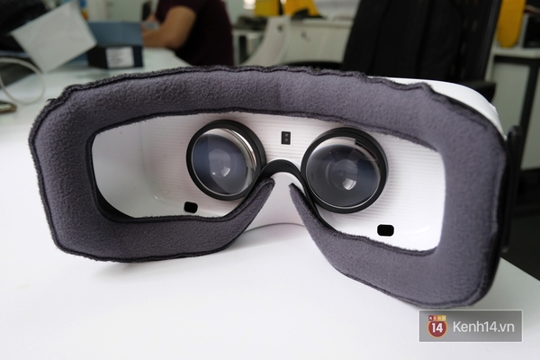 Xem video người dùng lần đầu thử Samsung Gear VR: Ảo, Đã, nhưng cần Gọn hơn - Ảnh 6.