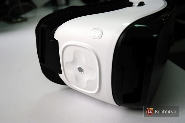 Xem video người dùng lần đầu thử Samsung Gear VR: Ảo, Đã, nhưng cần Gọn hơn - Ảnh 7.