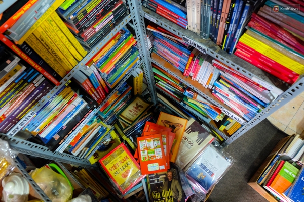 Ấm lòng với tiệm sách cho người đọc và mượn miễn phí ở Sài Gòn - Ảnh 2.