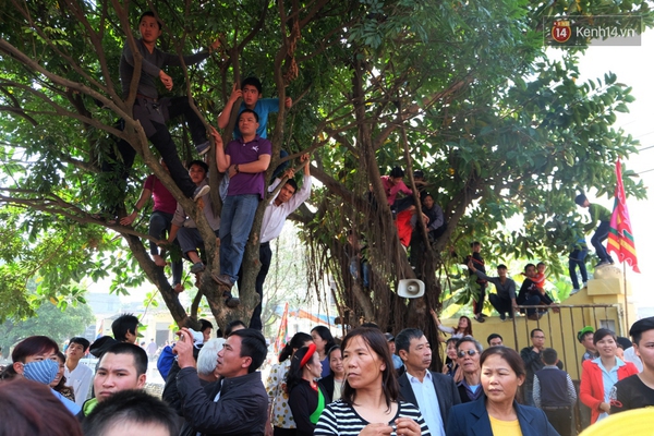 Bỏ tục chém lợn gây phản cảm giữa sân đình, hai “ông ỉn” được đưa đi “trảm” kín - Ảnh 12.