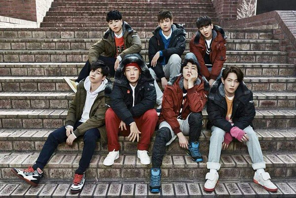 10 boygroup Kpop hát live hay hơn cả CD - Ảnh 10.