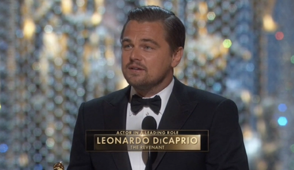16 h&igrave;nh ảnh đ&aacute;ng nhớ nhất về Leo trong đ&ecirc;m chiến thắng Oscar - Ảnh 8.