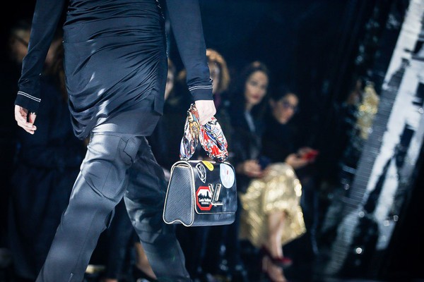 Phạm Băng Băng mặc đồ đỏ chót, kẻ mắt sắc lẹm dự show Louis Vuitton - Ảnh 18.