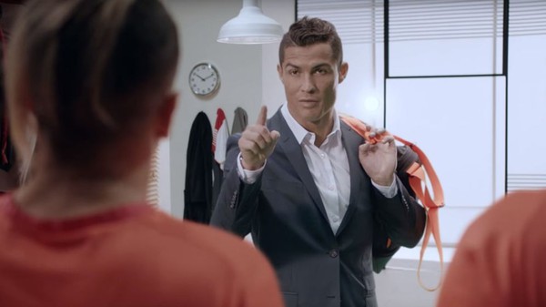 Ronaldo bị fan chỉ trích dữ dội vì quảng cáo cho công ty viễn thông Israel - Ảnh 2.