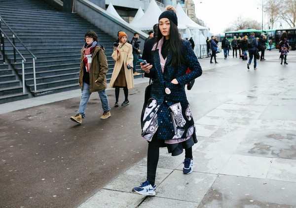 Paris mùa này bỗng tràn ngập bóng dáng các fashionista Việt - Ảnh 3.