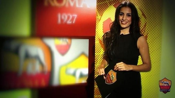 Nữ MC quyến rũ bị sa thải chỉ v&igrave;&hellip; ấn n&uacute;t Like - Ảnh 2.