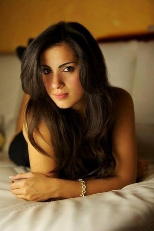 Nữ MC quyến rũ bị sa thải chỉ v&igrave;&hellip; ấn n&uacute;t Like - Ảnh 9.