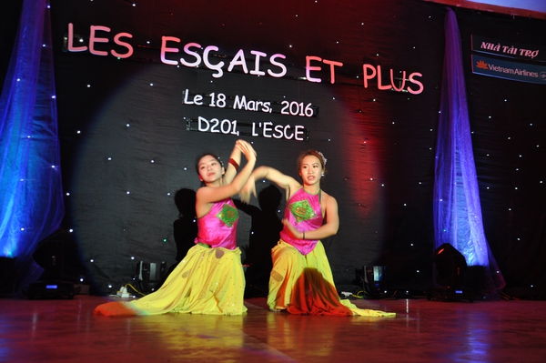 Buổi dạ hội Ph&aacute;p ngữ của sinh vi&ecirc;n Ngoại Thương - Ảnh 7.