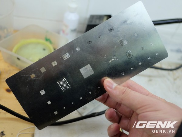 Đừng vội th&aacute;n phục người Trung Quốc, thợ Việt Nam cũng dựng được iPhone từ n&aacute;t bươm th&agrave;nh mới tinh - Ảnh 7.