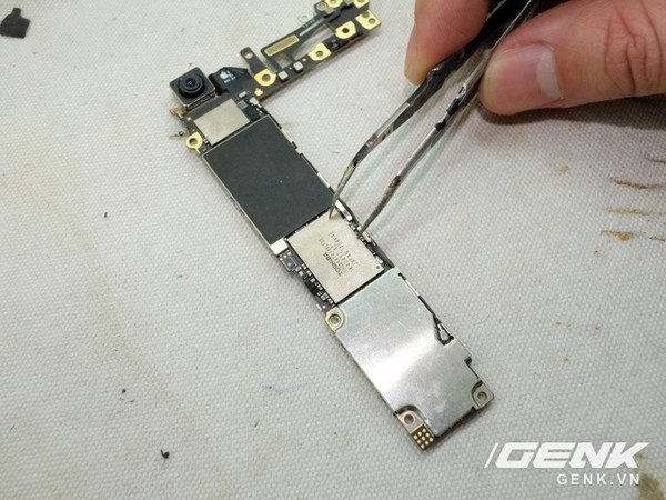 Đừng vội th&aacute;n phục người Trung Quốc, thợ Việt Nam cũng dựng được iPhone từ n&aacute;t bươm th&agrave;nh mới tinh - Ảnh 8.