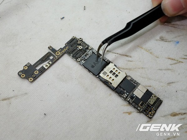 Đừng vội th&aacute;n phục người Trung Quốc, thợ Việt Nam cũng dựng được iPhone từ n&aacute;t bươm th&agrave;nh mới tinh - Ảnh 9.