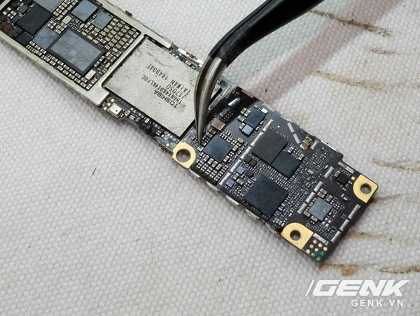 Đừng vội th&aacute;n phục người Trung Quốc, thợ Việt Nam cũng dựng được iPhone từ n&aacute;t bươm th&agrave;nh mới tinh - Ảnh 11.
