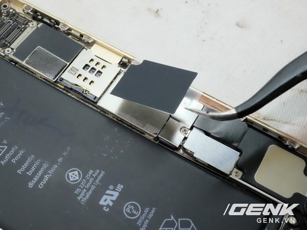 Đừng vội th&aacute;n phục người Trung Quốc, thợ Việt Nam cũng dựng được iPhone từ n&aacute;t bươm th&agrave;nh mới tinh - Ảnh 12.