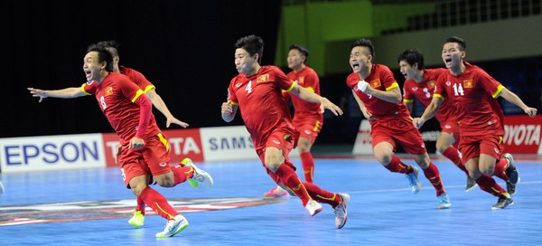 &Ocirc;ng bầu Trần Anh T&uacute;: T&ocirc;i đ&atilde; nghĩ đến v&eacute; World Cup từ gần 2 năm trước - Ảnh 4.