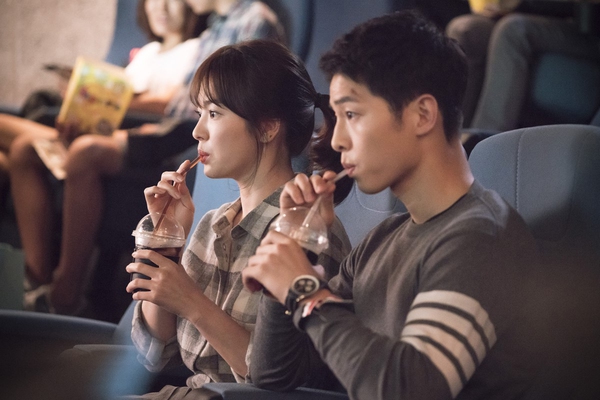 Song Joong Ki hôn đàn chị Song Hye Kyo mùi mẫn, lạnh lùng với hươu Lee Kwang Soo - Ảnh 29.