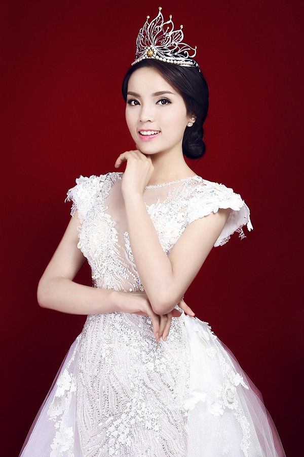 Hoa hậu Kỳ Duy&ecirc;n sẽ &ldquo;lột x&aacute;c&rdquo; ra sao dưới tay &ldquo;ph&ugrave; thủy trang điểm&rdquo; H&agrave;n Quốc? - Ảnh 2.