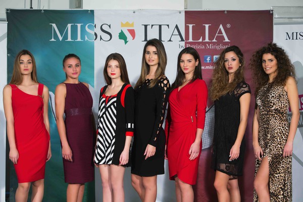 Nữ cầu thủ xinh đẹp lọt v&agrave;o v&ograve;ng chung kết Hoa hậu Italia - Ảnh 3.