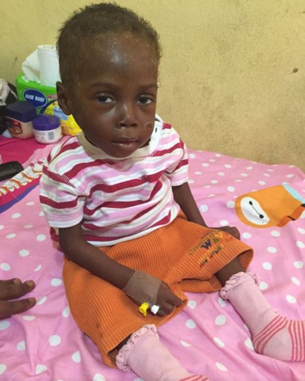 Bức ảnh đau lòng về cậu bé bị bỏ đói đến suýt chết trên đường phố Nigeria - Ảnh 6.
