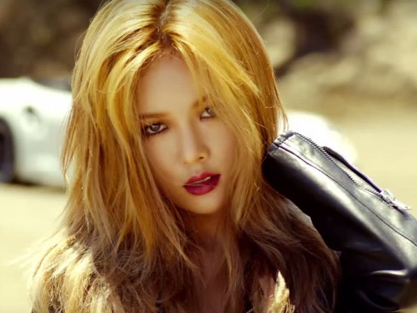 Netizen ngỡ ng&agrave;ng khi biết Hyuna trang điểm c&agrave;ng nhẹ c&agrave;ng xinh - Ảnh 10.