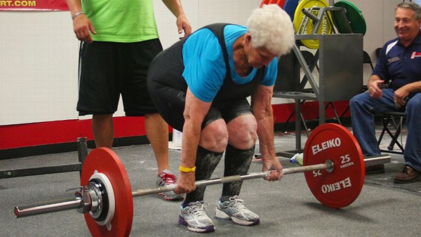 Sốc với cụ b&agrave; 78 tuổi n&acirc;ng tạ 102 kg - Ảnh 3.