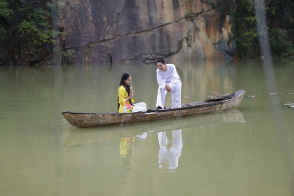 Ho&agrave;i L&acirc;m biểu diễn khinh c&ocirc;ng khiến người y&ecirc;u... ướt sũng - Ảnh 2.