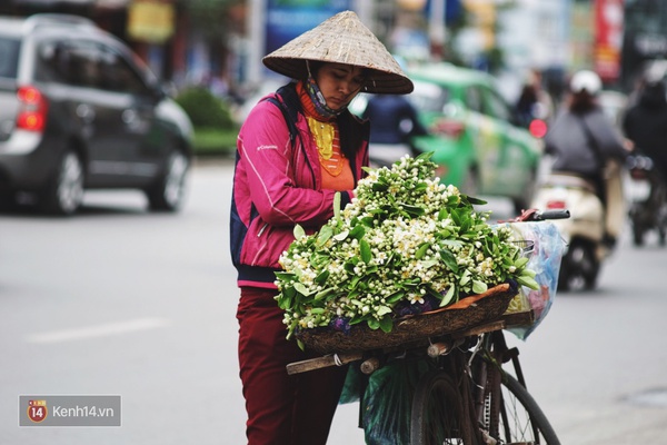 Hà Nội tháng 3, có hương hoa bưởi thoang thoảng thơm trong gió... - Ảnh 1.