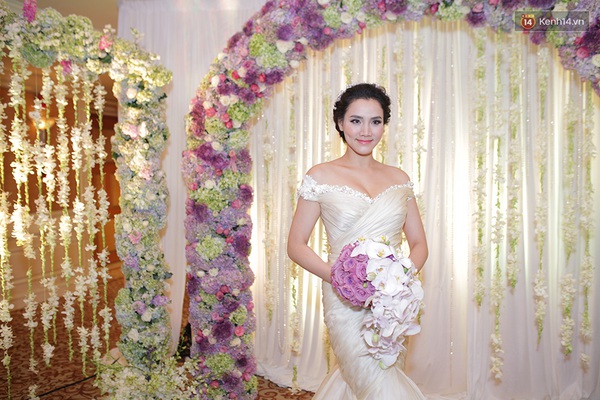 D&agrave;n sao n&ocirc; nức tham dự lễ cưới của Trang Nhung - Ảnh 1.